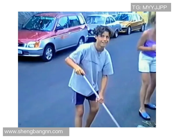 C罗与克鲁伊夫的传奇对决：谁是足球历史上的真正巨星